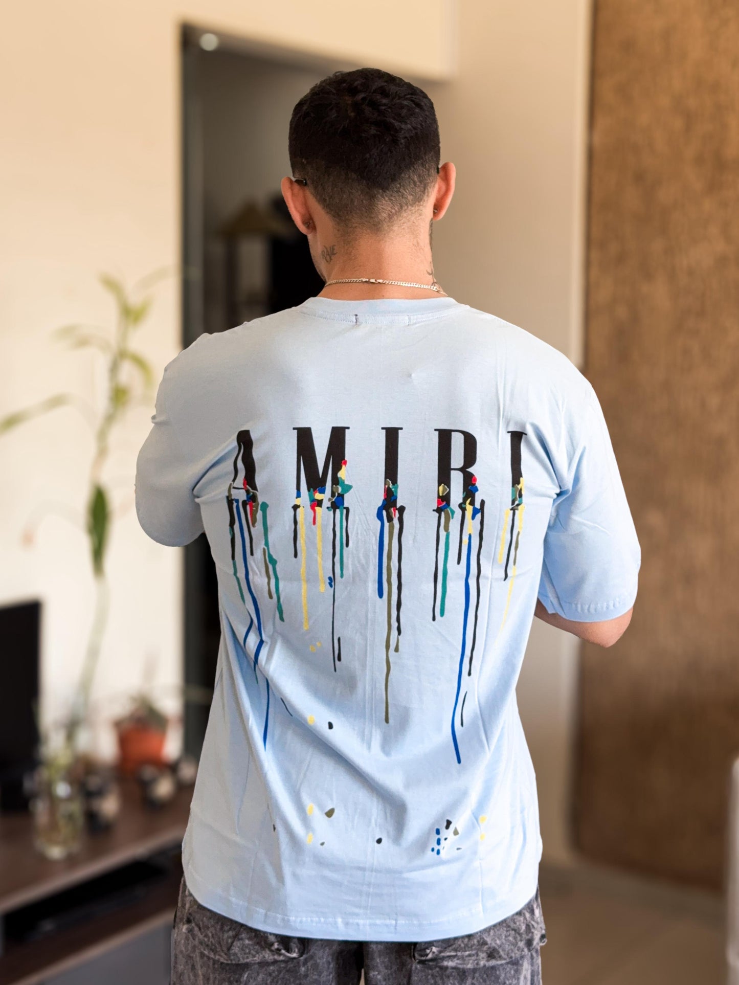 Polera amiri celeste letras derretidas