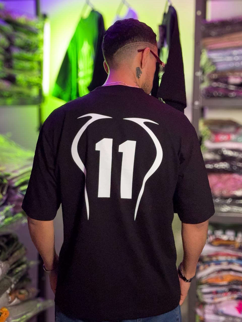 Polera Hellstar Boxifit negra