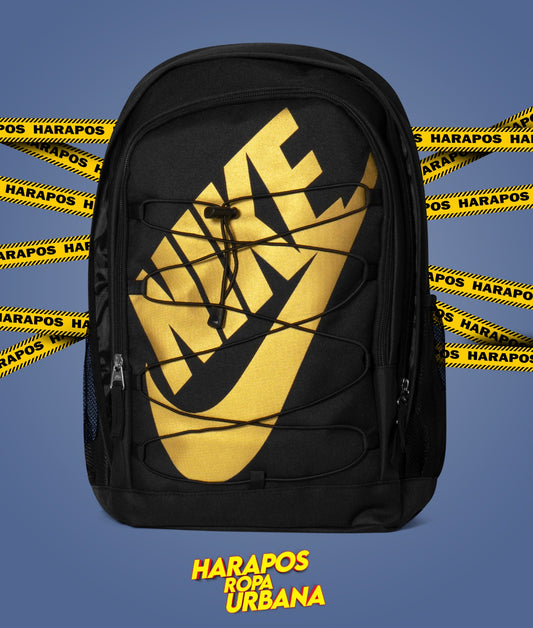 Mochila nike con elastico cruzado negro con letras doradas