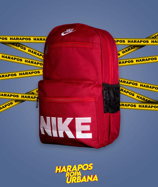 Mochila nike rojo con letras rayadas