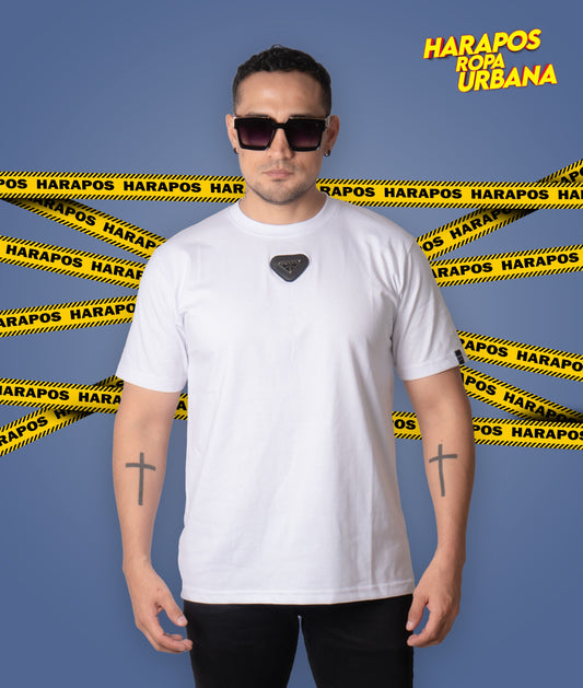 Polera prada blanca logo metalico