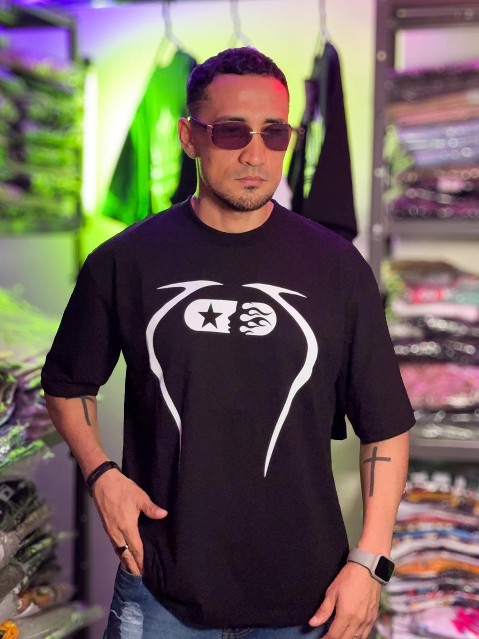 Polera Hellstar Boxifit negra