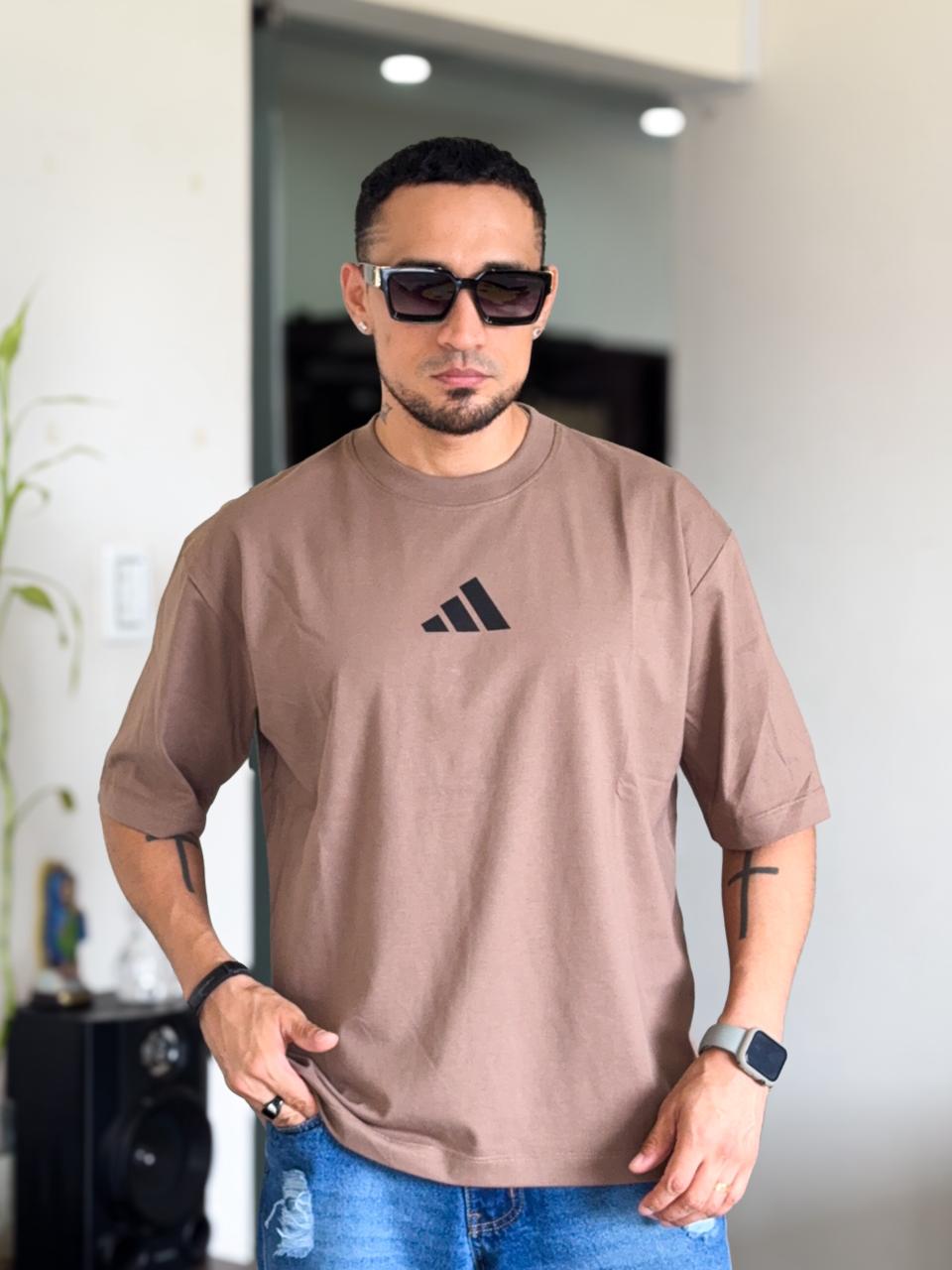 Polera Adidas training oversize cafe